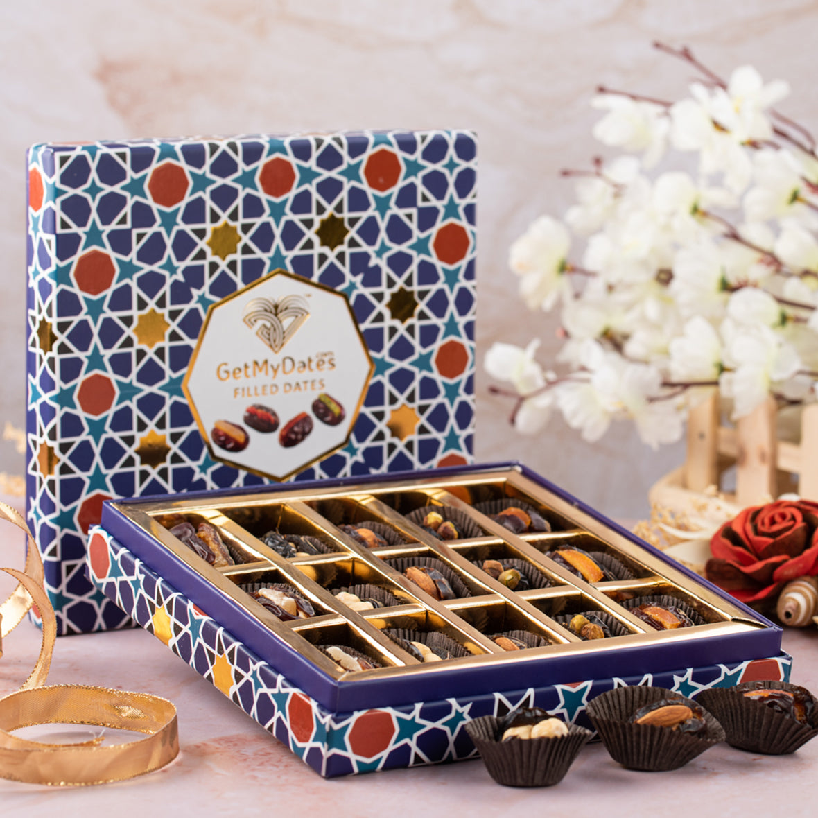 Buy Bateel Midas Rectangle Large with Assorted Filled Dates Gift - 980 gm  Online @ Tata CLiQ Luxury